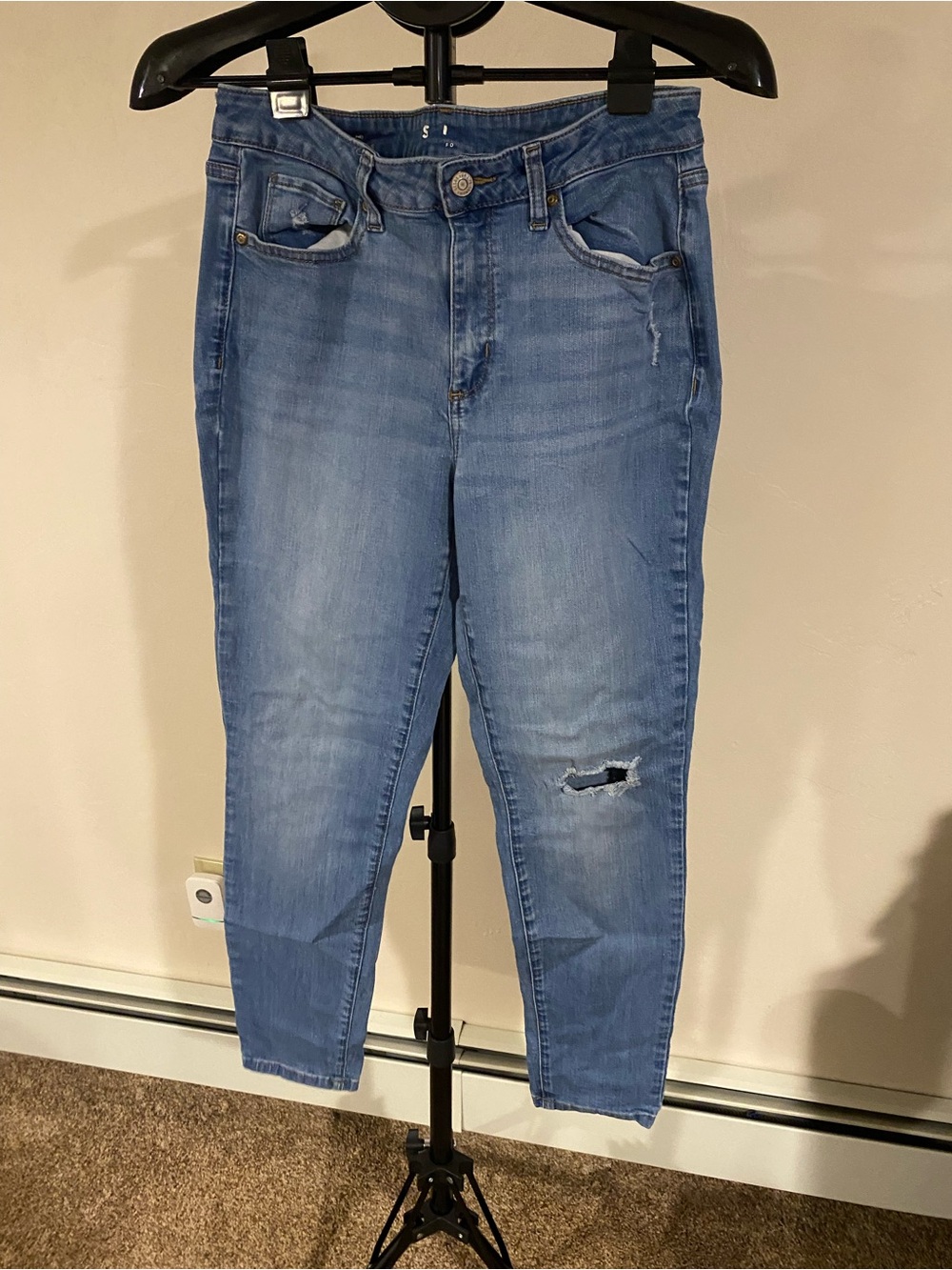 Women's Light Blue Distressed Cropped Skinny Jeans